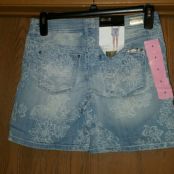 Seven7 Pants - Seven blue flowered jean shorts